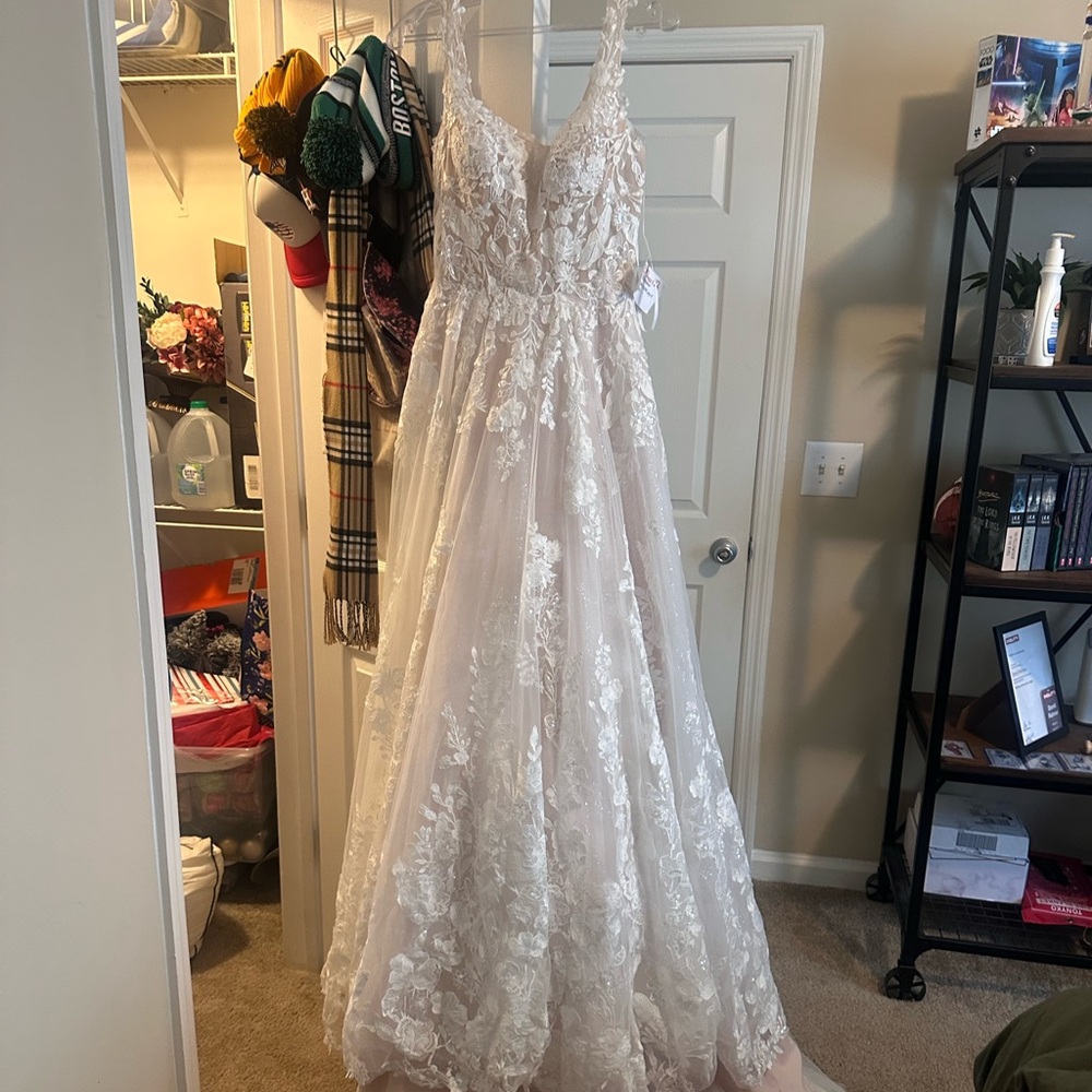 Elegant Sparkle Lace Wedding Dress